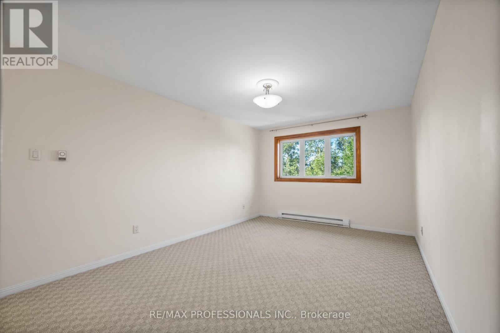 172 Humbercrest Boulevard, Toronto, Ontario  M6S 4L3 - Photo 9 - W12458533