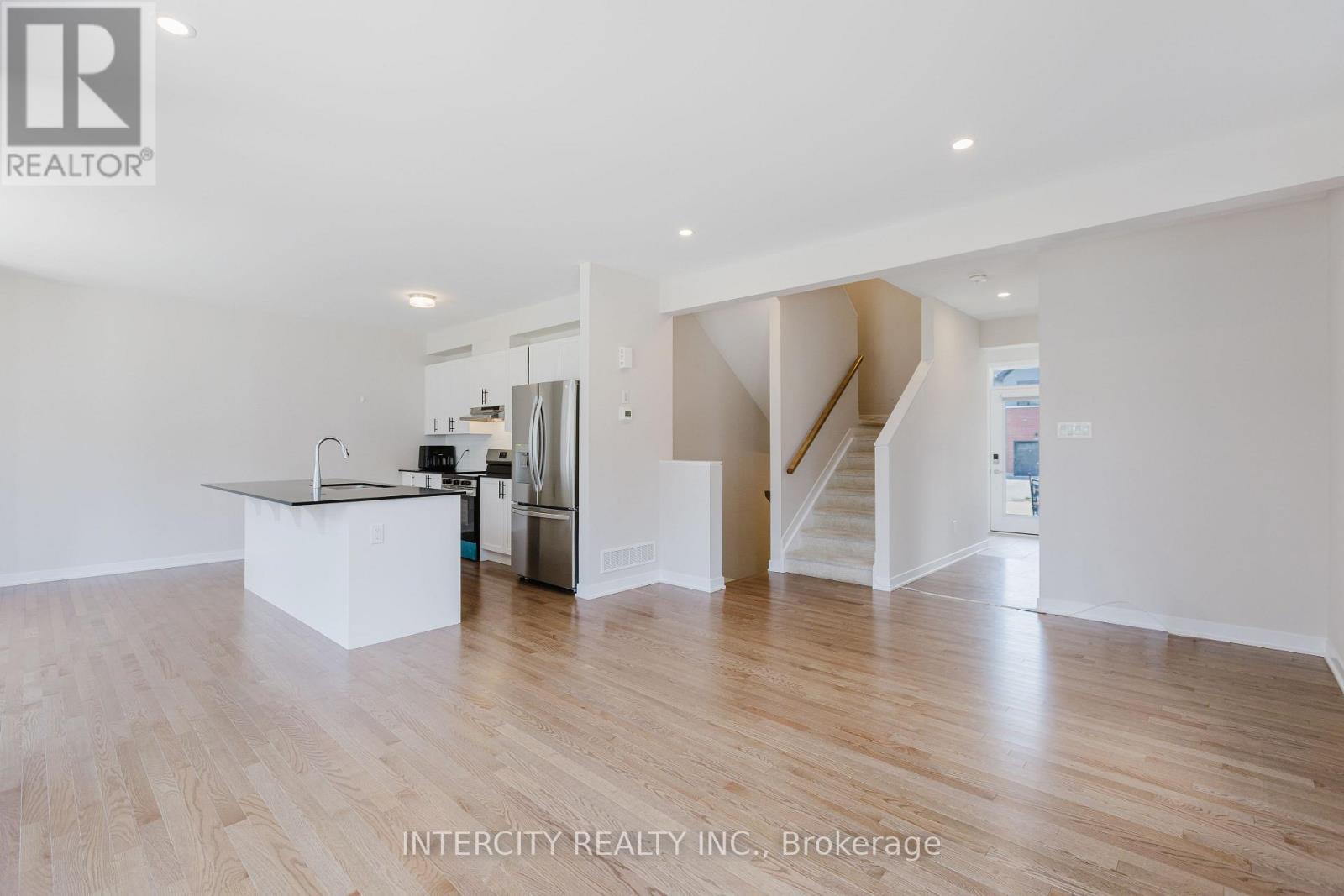 187 Conservancy Drive, Ottawa, Ontario  K2J 0K6 - Photo 6 - X12458538
