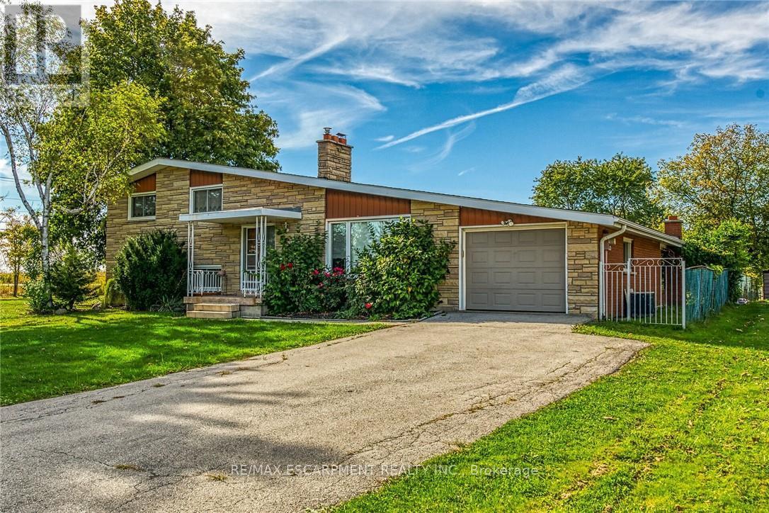 5 Third Road E, Hamilton, Ontario  L8J 3J5 - Photo 3 - X12458557