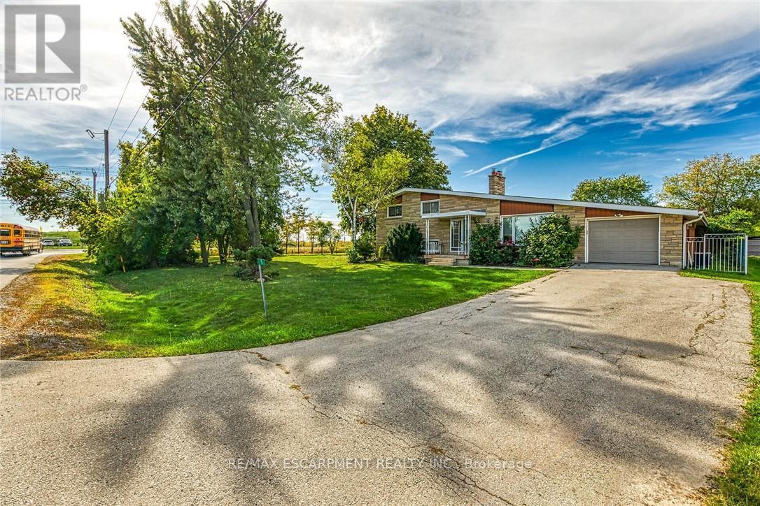 5 Third Road E, Hamilton, Ontario  L8J 3J5 - Photo 5 - X12458557