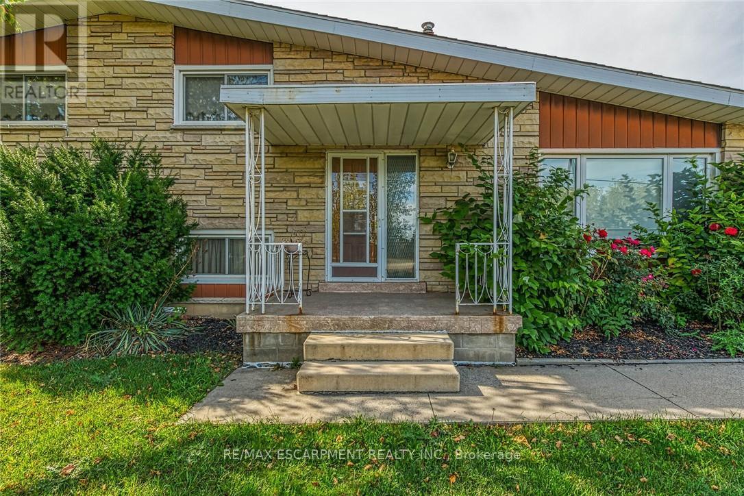 5 Third Road E, Hamilton, Ontario  L8J 3J5 - Photo 6 - X12458557