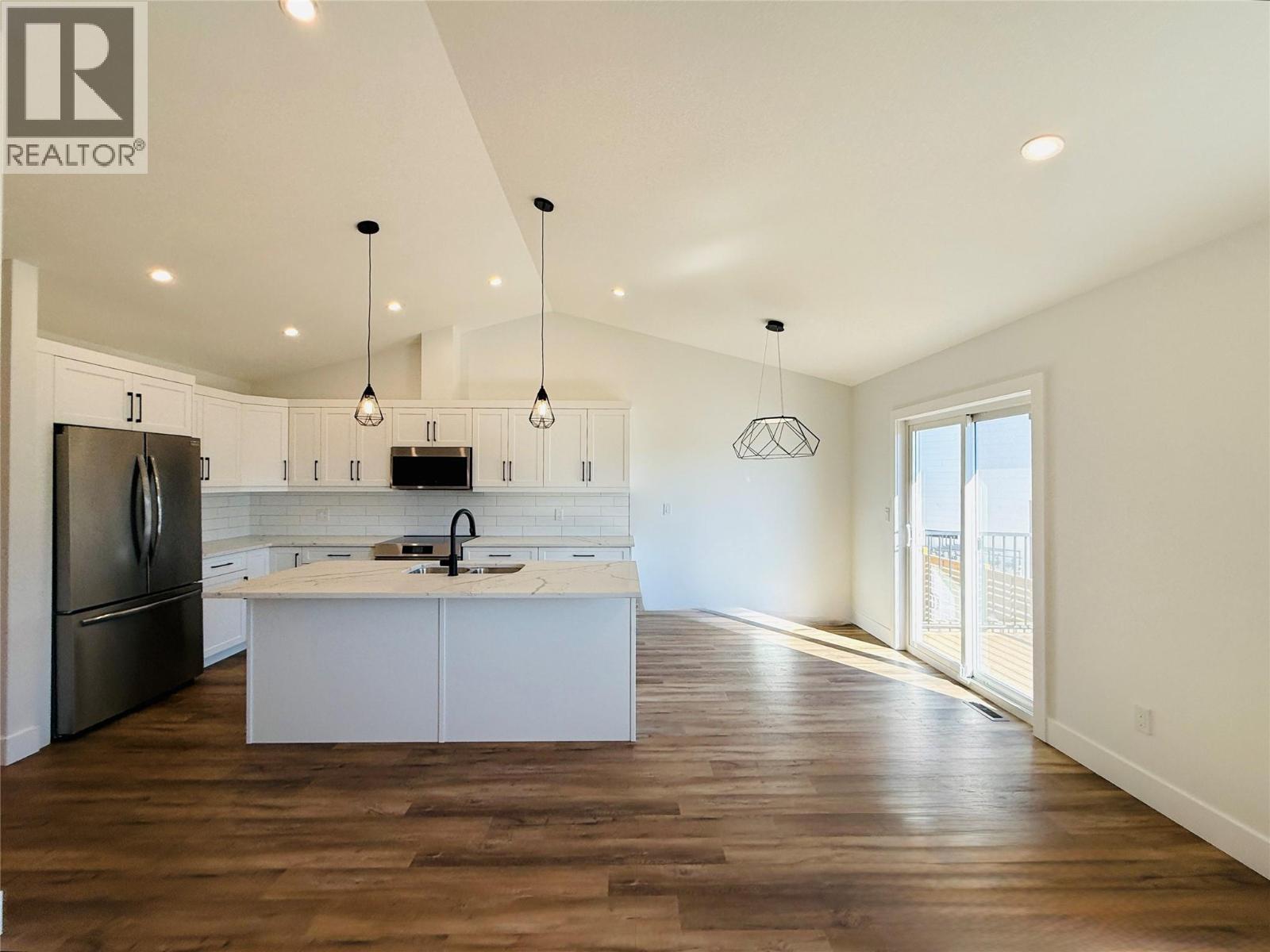 30 Kimberley Avenue, Kimberley, British Columbia  V1A 2J3 - Photo 4 - 10365042