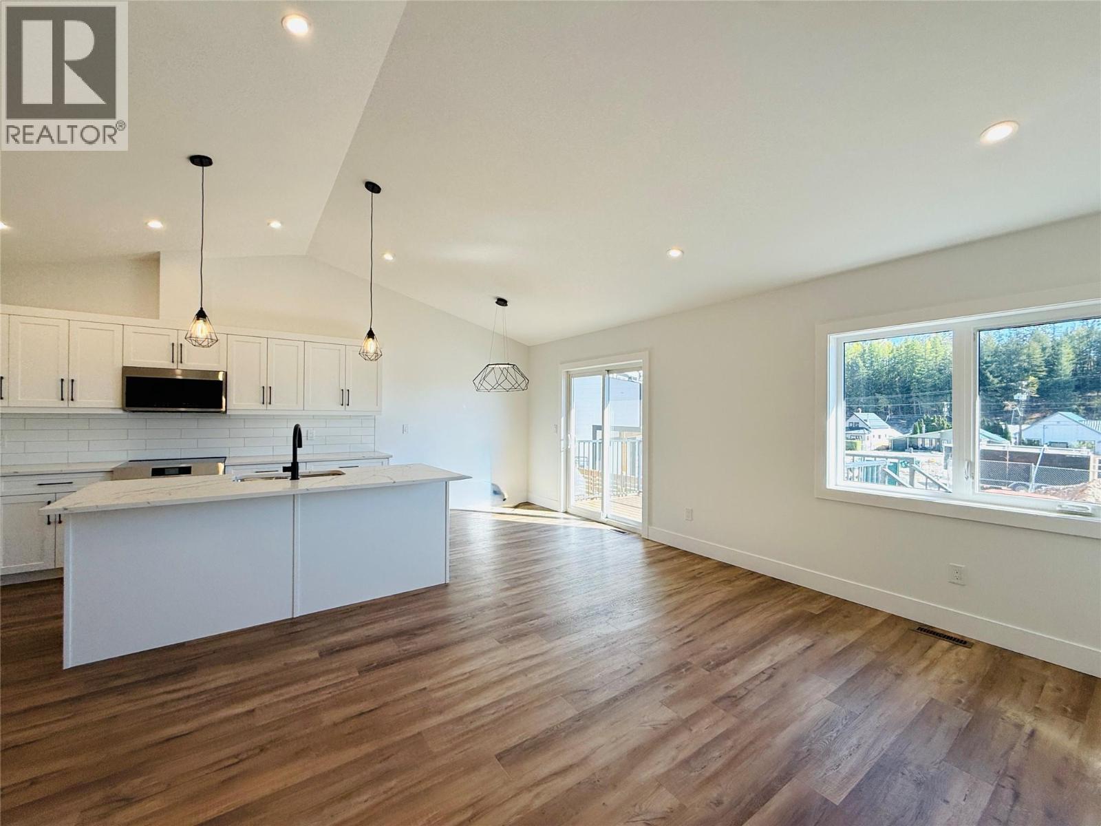 30 Kimberley Avenue, Kimberley, British Columbia  V1A 2J3 - Photo 7 - 10365042