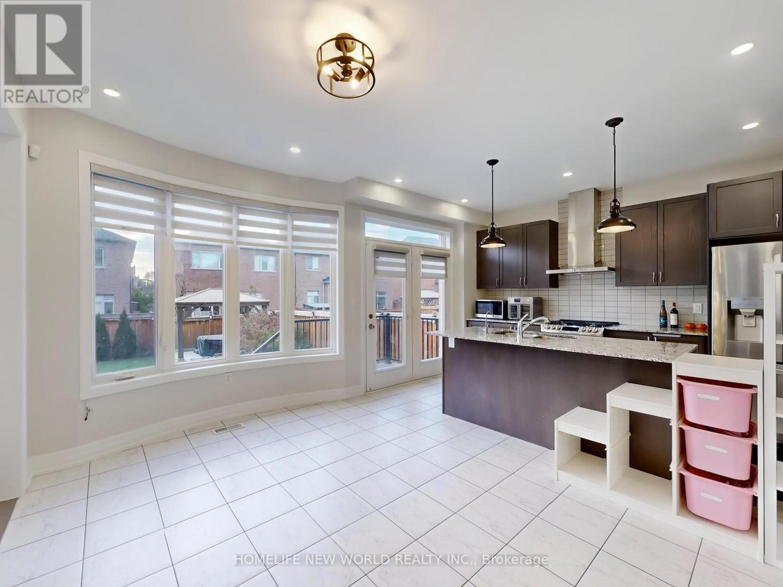 40 St Ives Crescent, Whitby, Ontario  L1P 0C5 - Photo 10 - E12458559