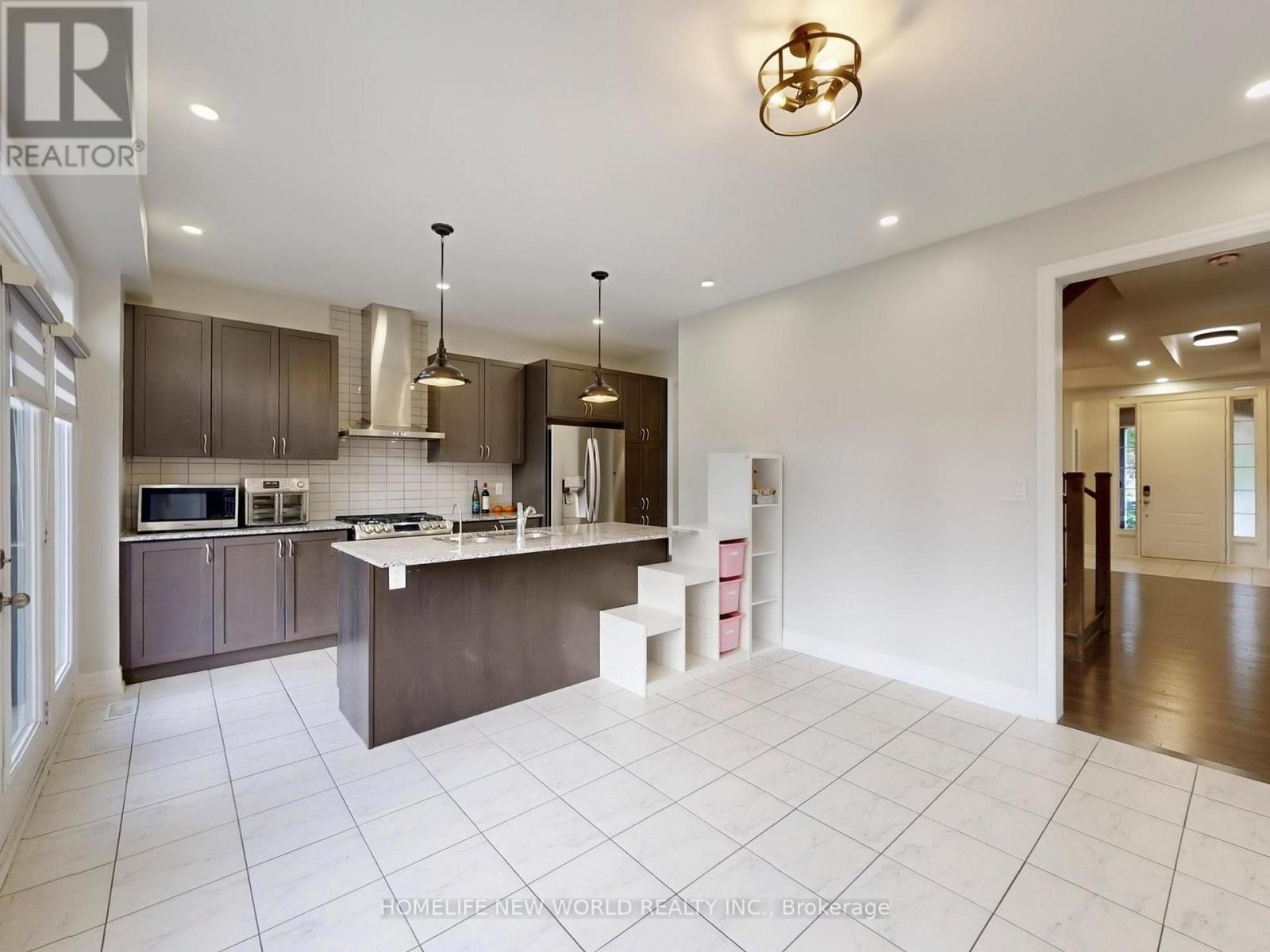 40 St Ives Crescent, Whitby, Ontario  L1P 0C5 - Photo 11 - E12458559