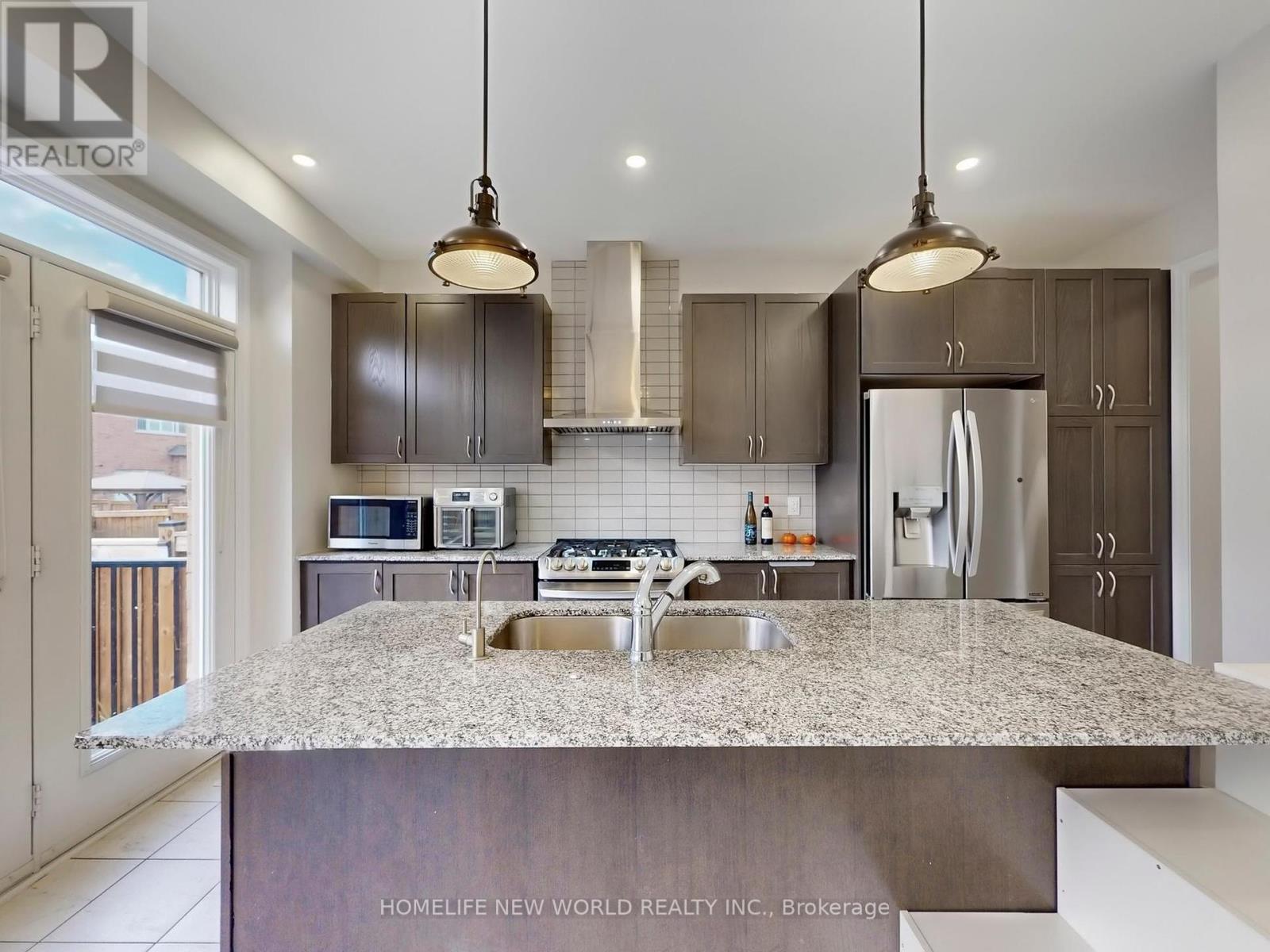 40 St Ives Crescent, Whitby, Ontario  L1P 0C5 - Photo 14 - E12458559