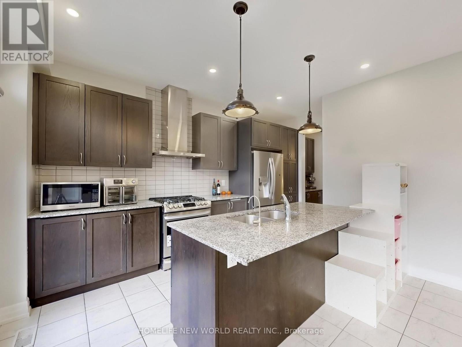 40 St Ives Crescent, Whitby, Ontario  L1P 0C5 - Photo 15 - E12458559