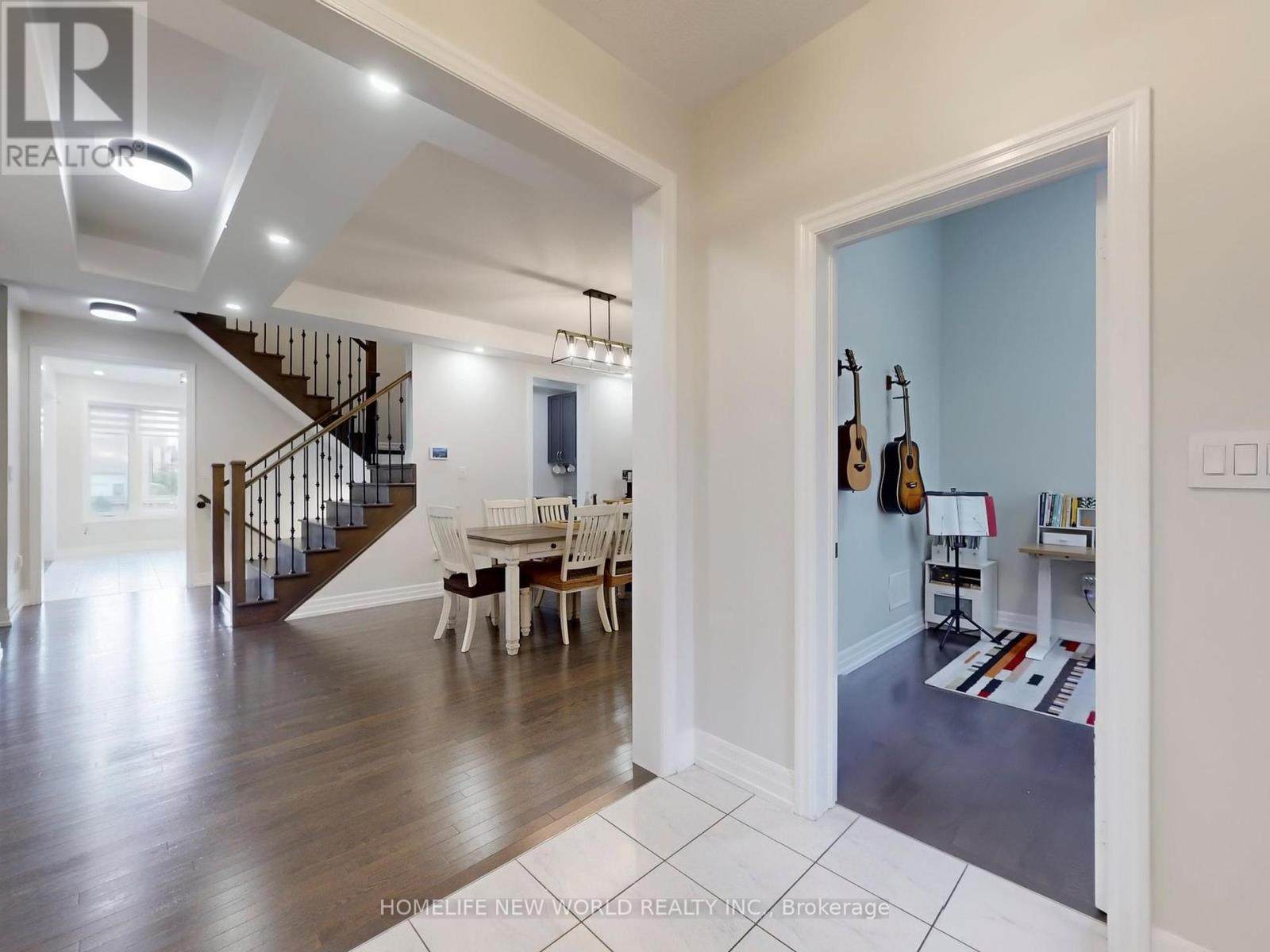 40 St Ives Crescent, Whitby, Ontario  L1P 0C5 - Photo 4 - E12458559