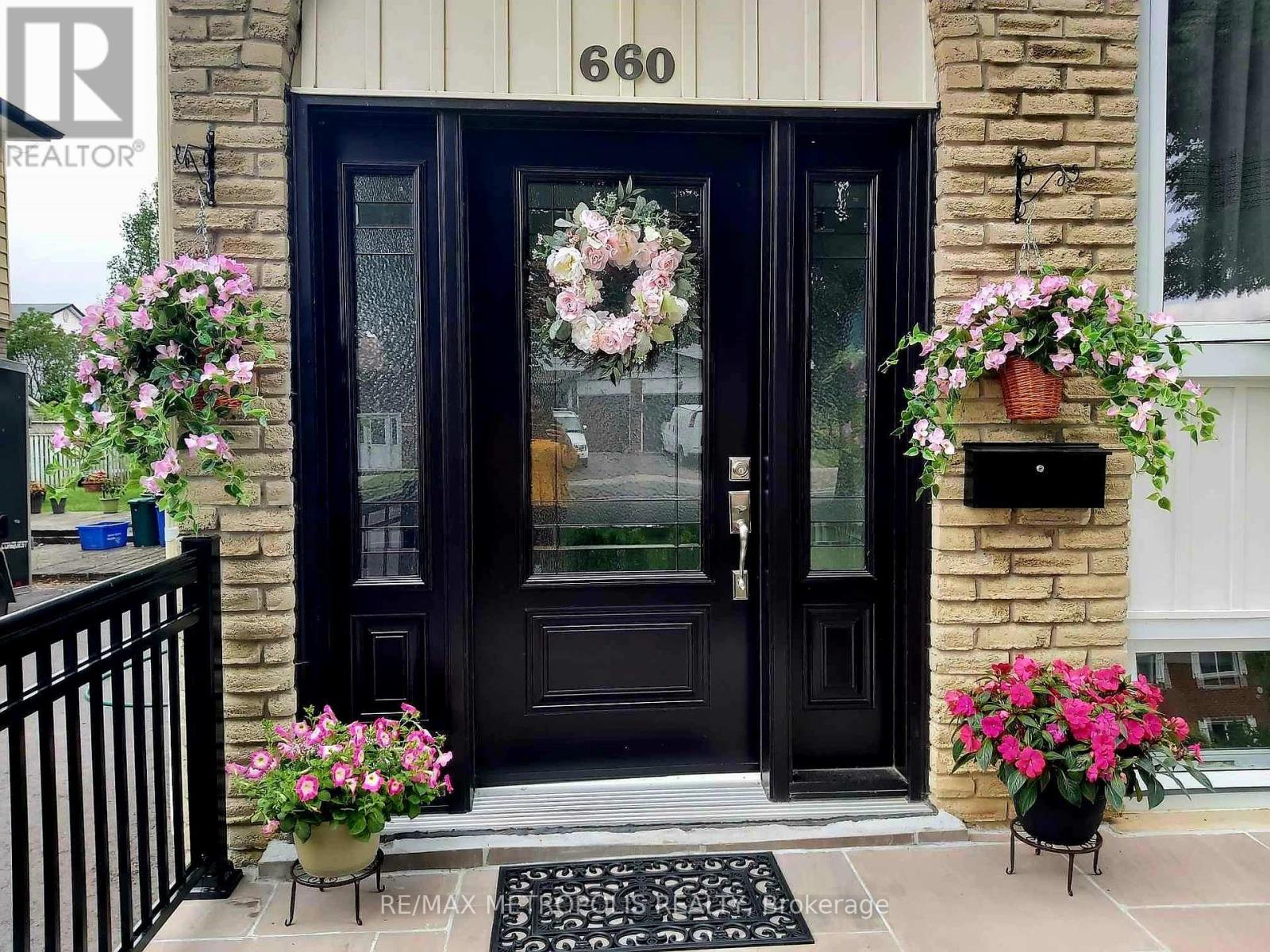 660 Berwick Crescent, Oshawa, Ontario  L1J 3E7 - Photo 3 - E12458565