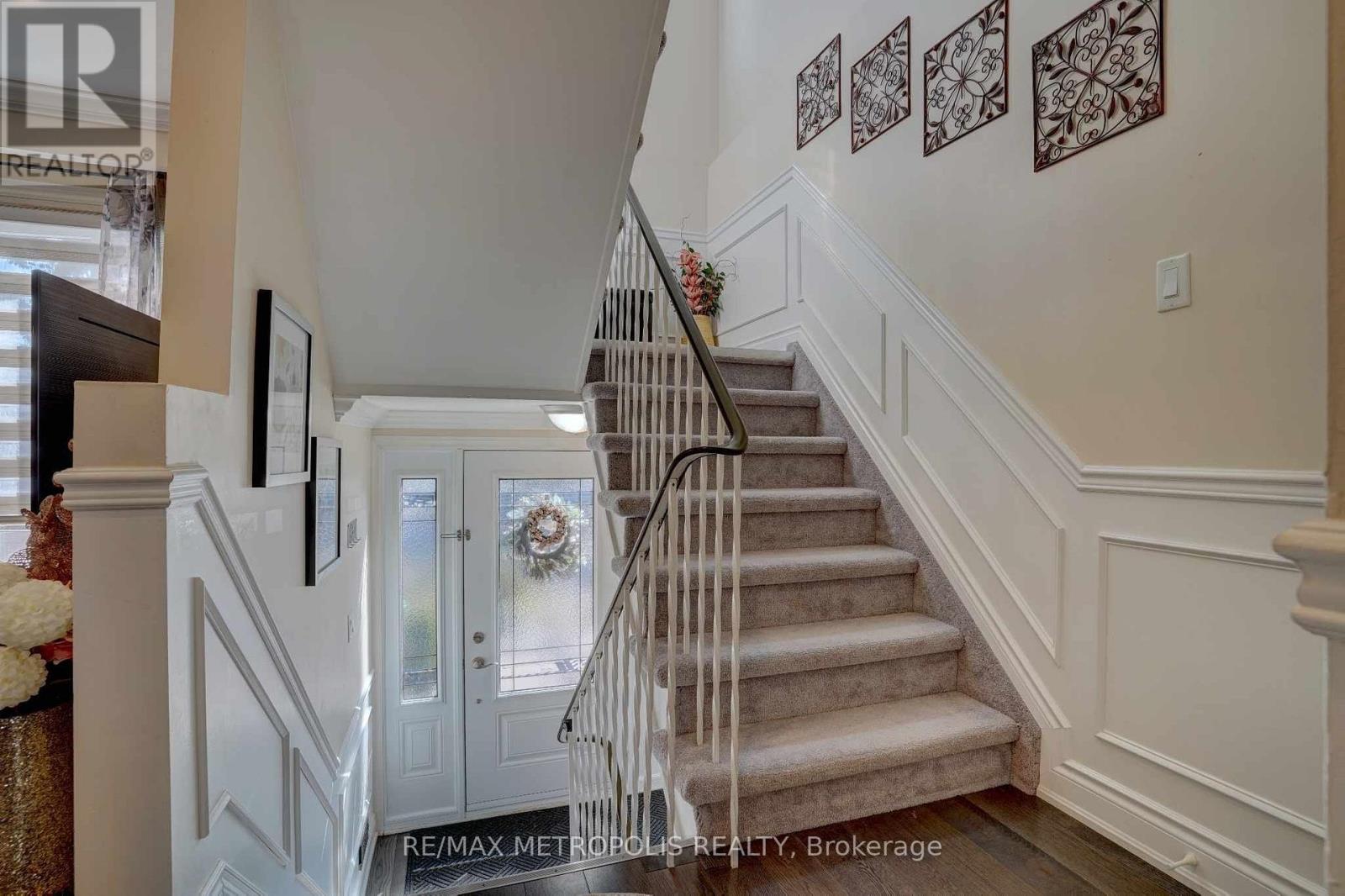 660 Berwick Crescent, Oshawa, Ontario  L1J 3E7 - Photo 4 - E12458565