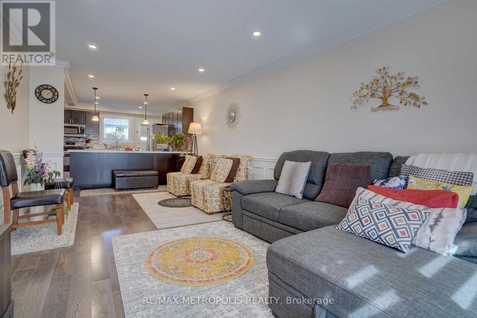 660 Berwick Crescent, Oshawa, Ontario  L1J 3E7 - Photo 7 - E12458565