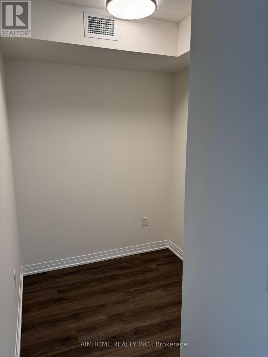 604 - 15 Watergarden Drive, Mississauga, Ontario  L5R 0H4 - Photo 11 - W12458570