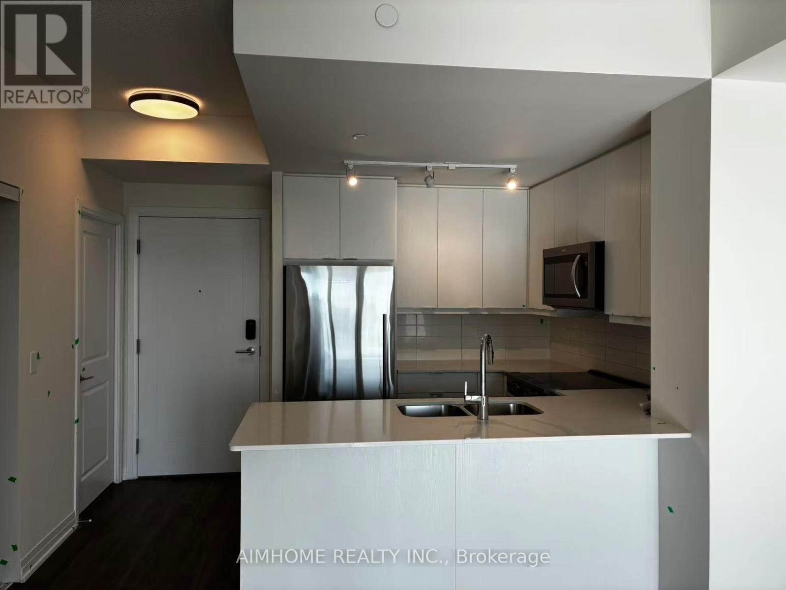 604 - 15 Watergarden Drive, Mississauga, Ontario  L5R 0H4 - Photo 4 - W12458570