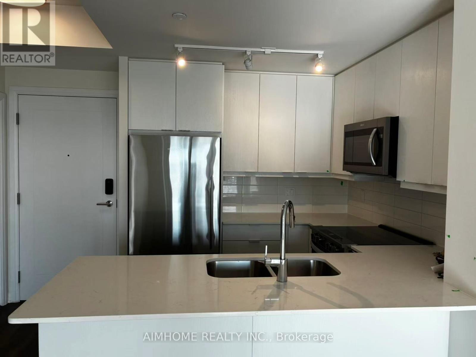 604 - 15 Watergarden Drive, Mississauga, Ontario  L5R 0H4 - Photo 5 - W12458570