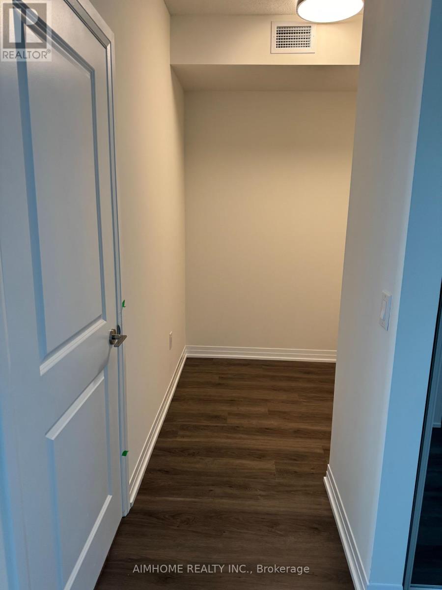 604 - 15 Watergarden Drive, Mississauga, Ontario  L5R 0H4 - Photo 9 - W12458570