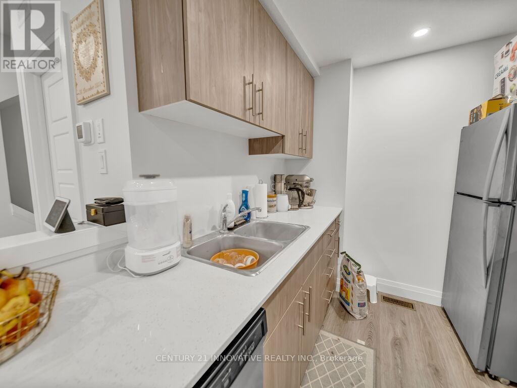 17 - 600 Victoria Street, Kitchener, Ontario  N2M 0C3 - Photo 12 - X12458573