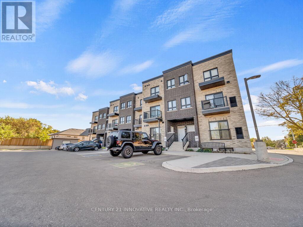 17 - 600 Victoria Street, Kitchener, Ontario  N2M 0C3 - Photo 3 - X12458573