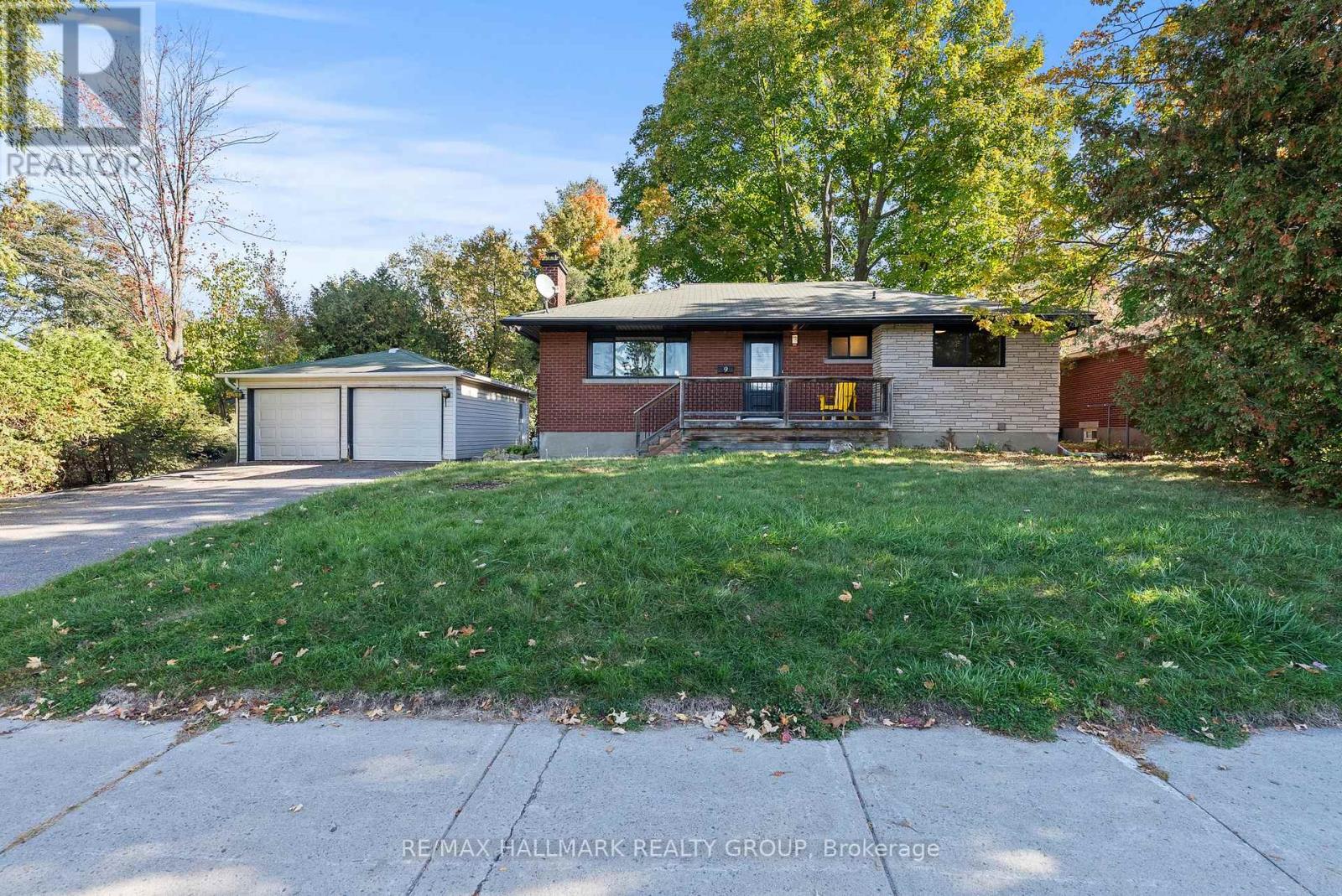 9 NEWHAVEN STREET, Ottawa, Ontario