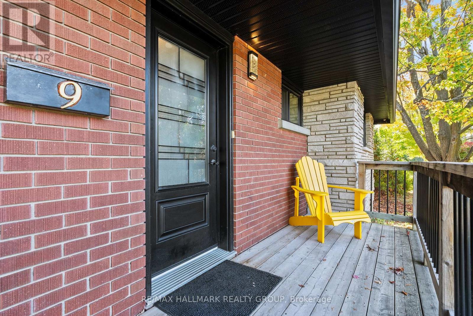 9 Newhaven Street, Ottawa, Ontario  K2G 0X3 - Photo 2 - X12458580