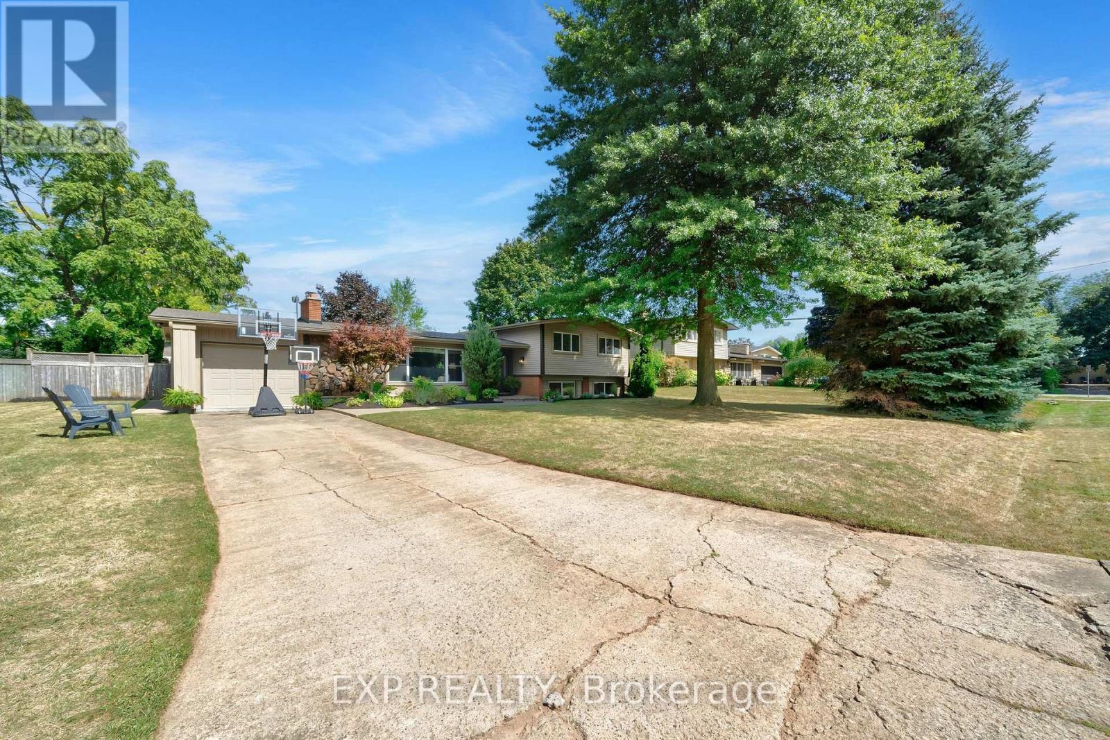7 Redwood Drive, Grimsby, Ontario  L3M 1E6 - Photo 40 - X12458597