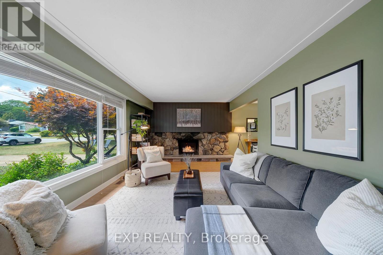 7 Redwood Drive, Grimsby, Ontario  L3M 1E6 - Photo 6 - X12458597