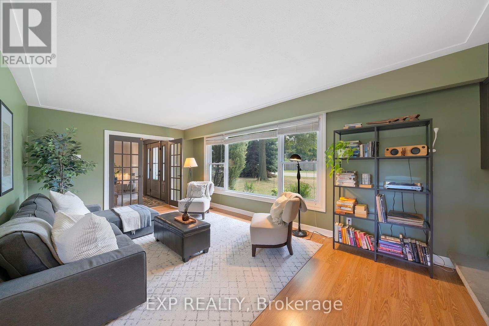 7 Redwood Drive, Grimsby, Ontario  L3M 1E6 - Photo 7 - X12458597