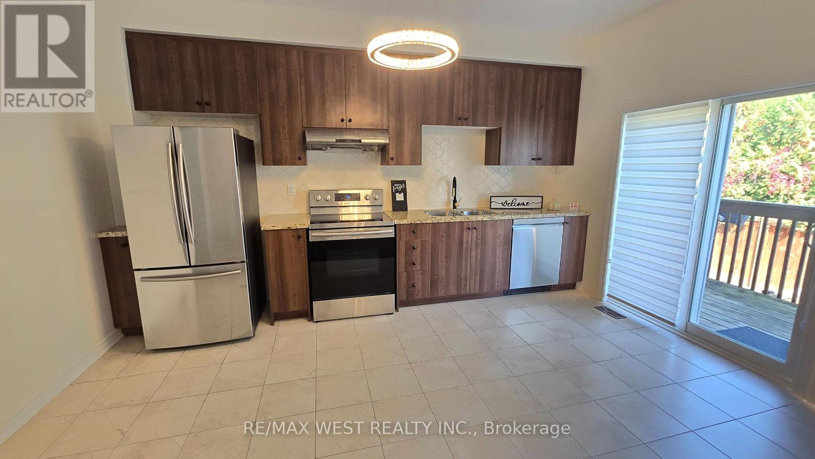 1196 Peelar Crescent, Innisfil, Ontario  L0L 1W0 - Photo 3 - N12401411