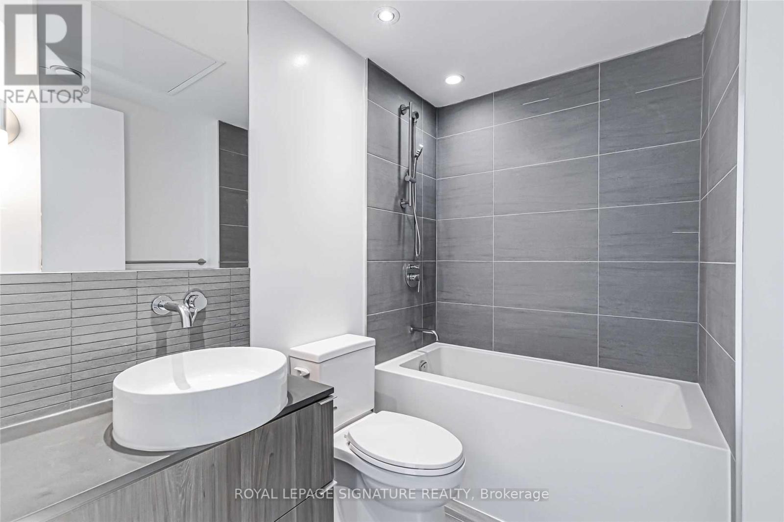 4202 - 161 Roehampton Avenue, Toronto, Ontario  M4P 1P9 - Photo 10 - C12458593