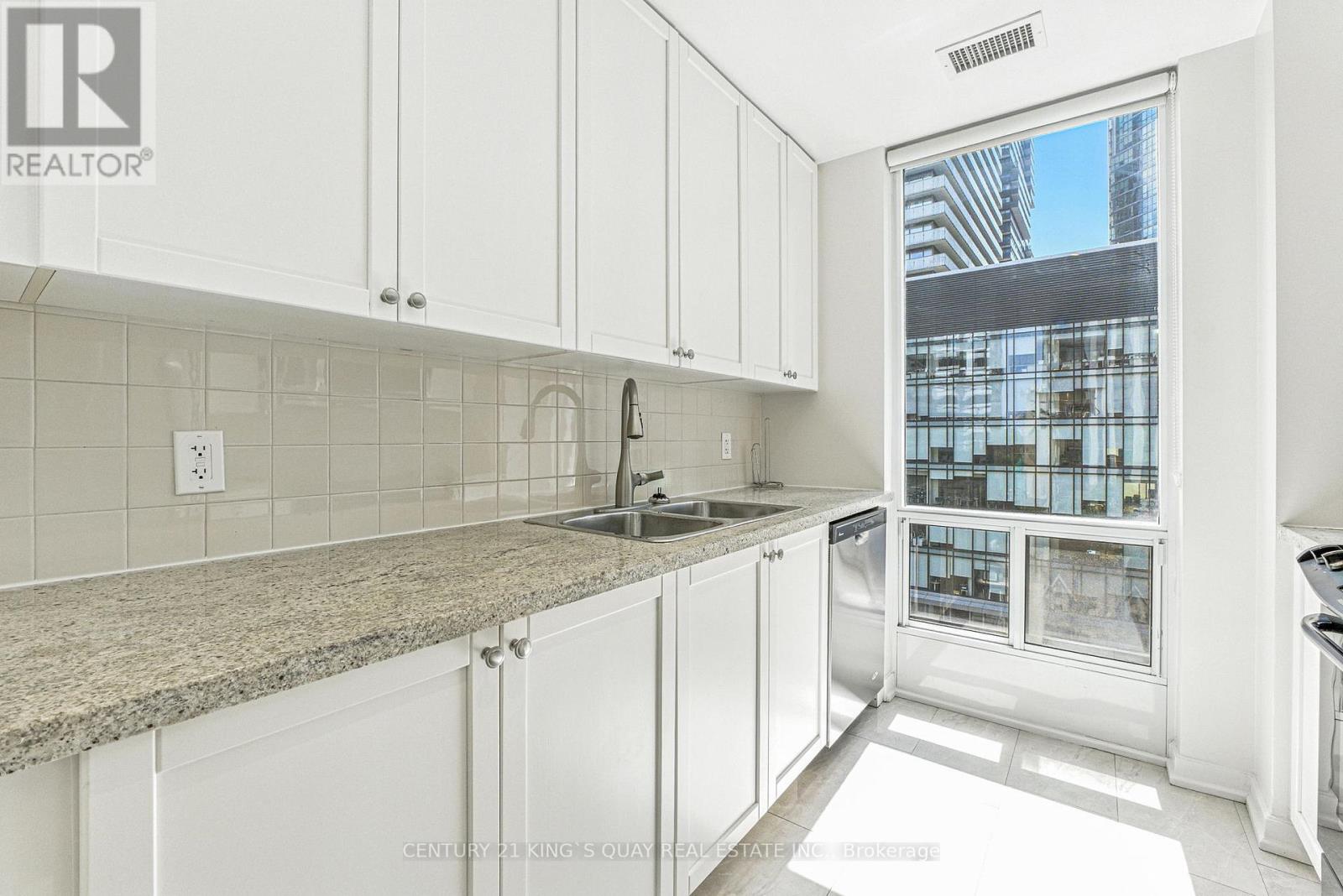 810 - 85 Bloor Street E, Toronto, Ontario  M4W 1B4 - Photo 9 - C12458594