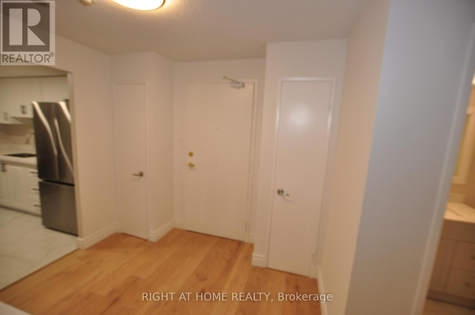 815 - 115 Hillcrest Avenue, Mississauga, Ontario  L5B 3Y9 - Photo 13 - W12458578