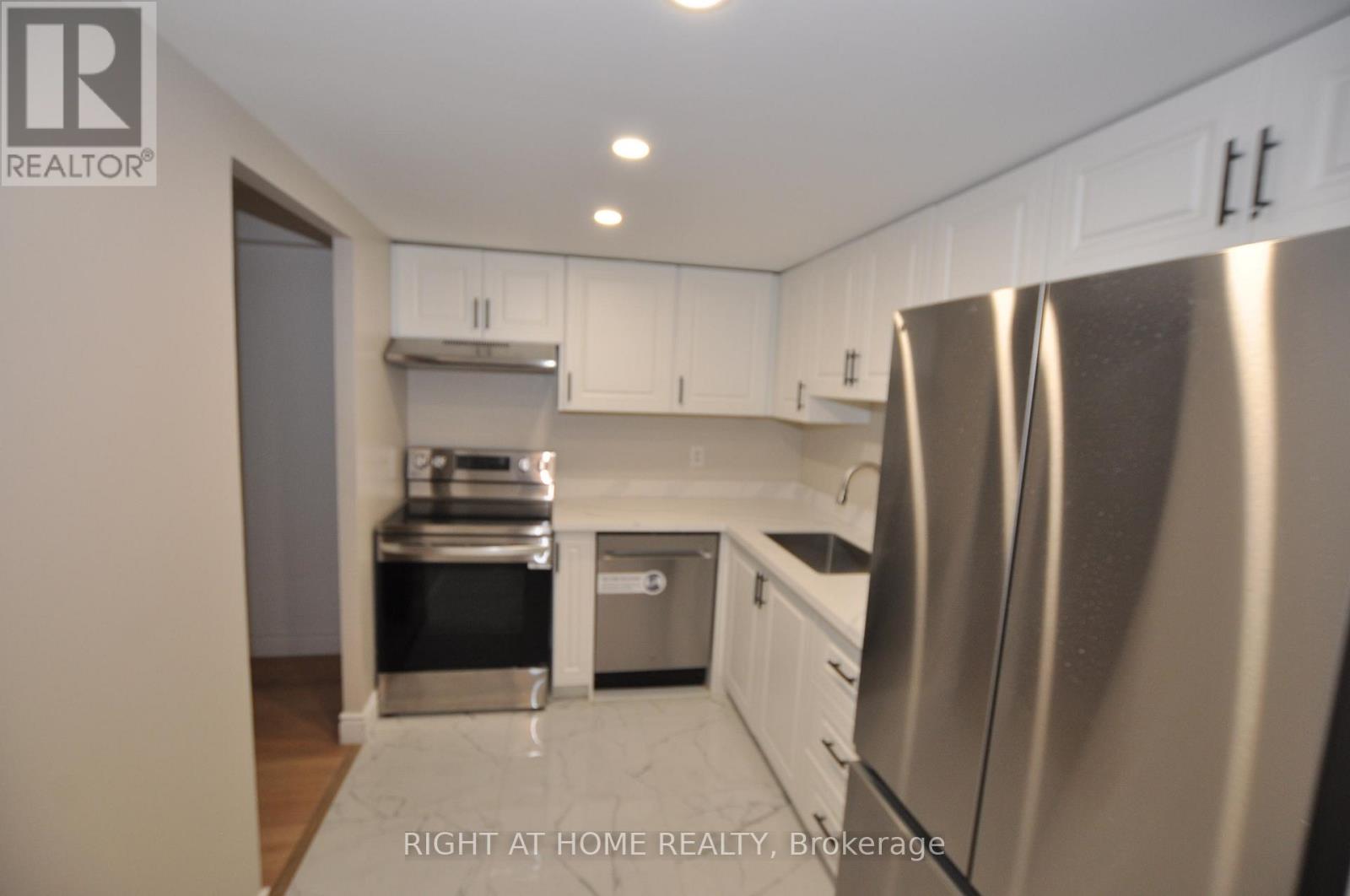 815 - 115 Hillcrest Avenue, Mississauga, Ontario  L5B 3Y9 - Photo 14 - W12458578