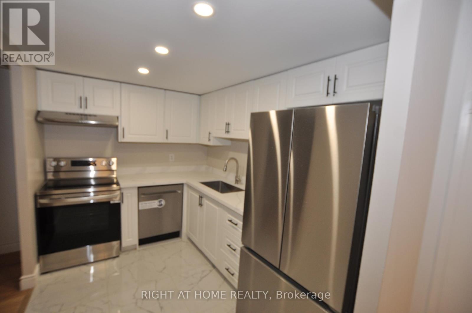 815 - 115 Hillcrest Avenue, Mississauga, Ontario  L5B 3Y9 - Photo 15 - W12458578