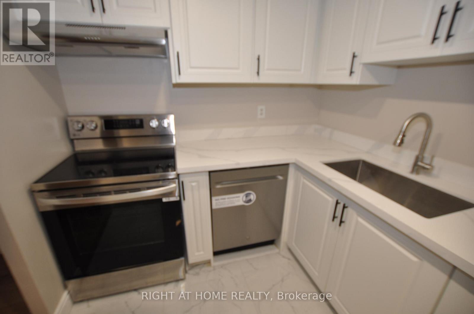 815 - 115 Hillcrest Avenue, Mississauga, Ontario  L5B 3Y9 - Photo 16 - W12458578