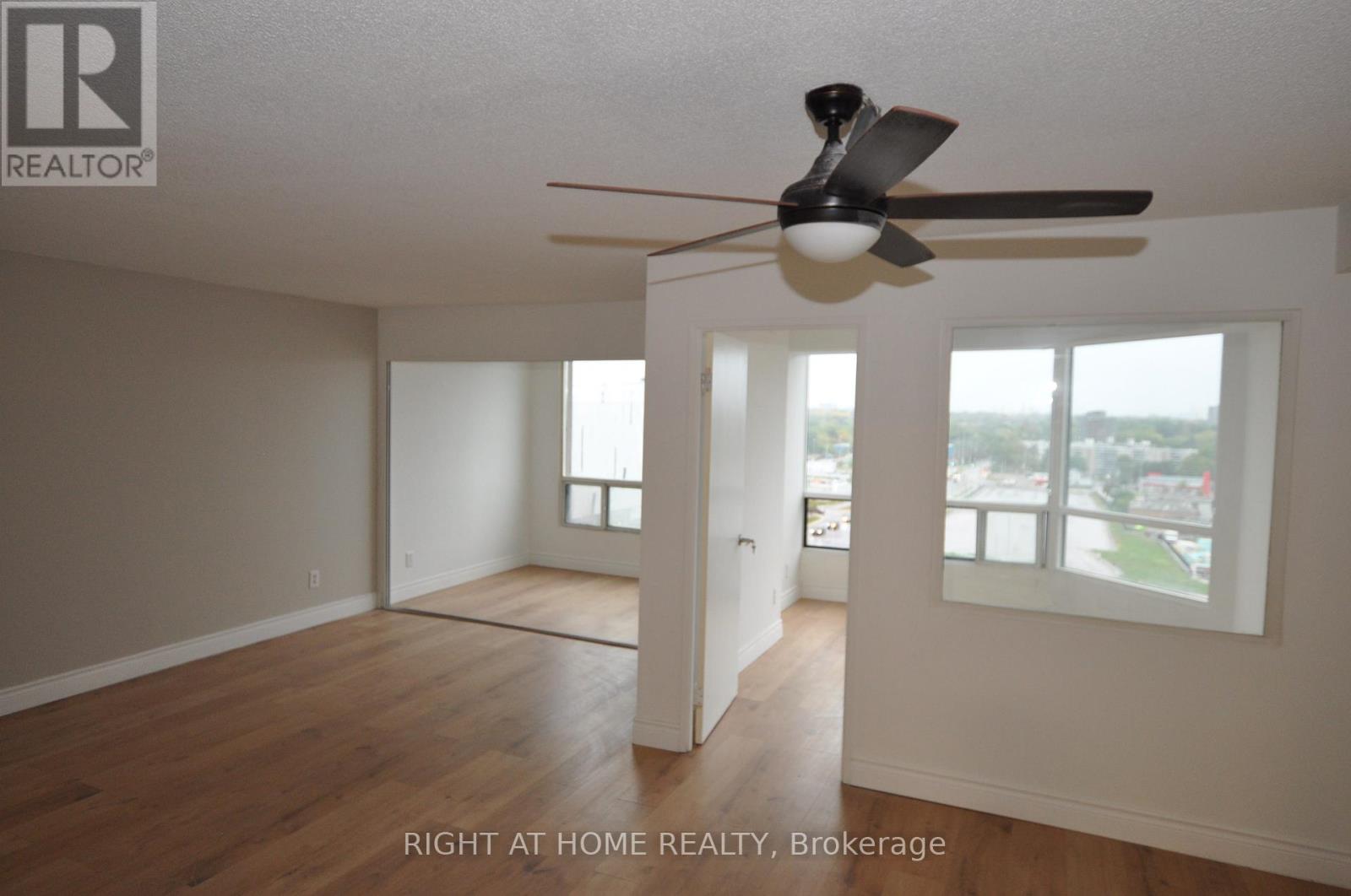 815 - 115 Hillcrest Avenue, Mississauga, Ontario  L5B 3Y9 - Photo 2 - W12458578