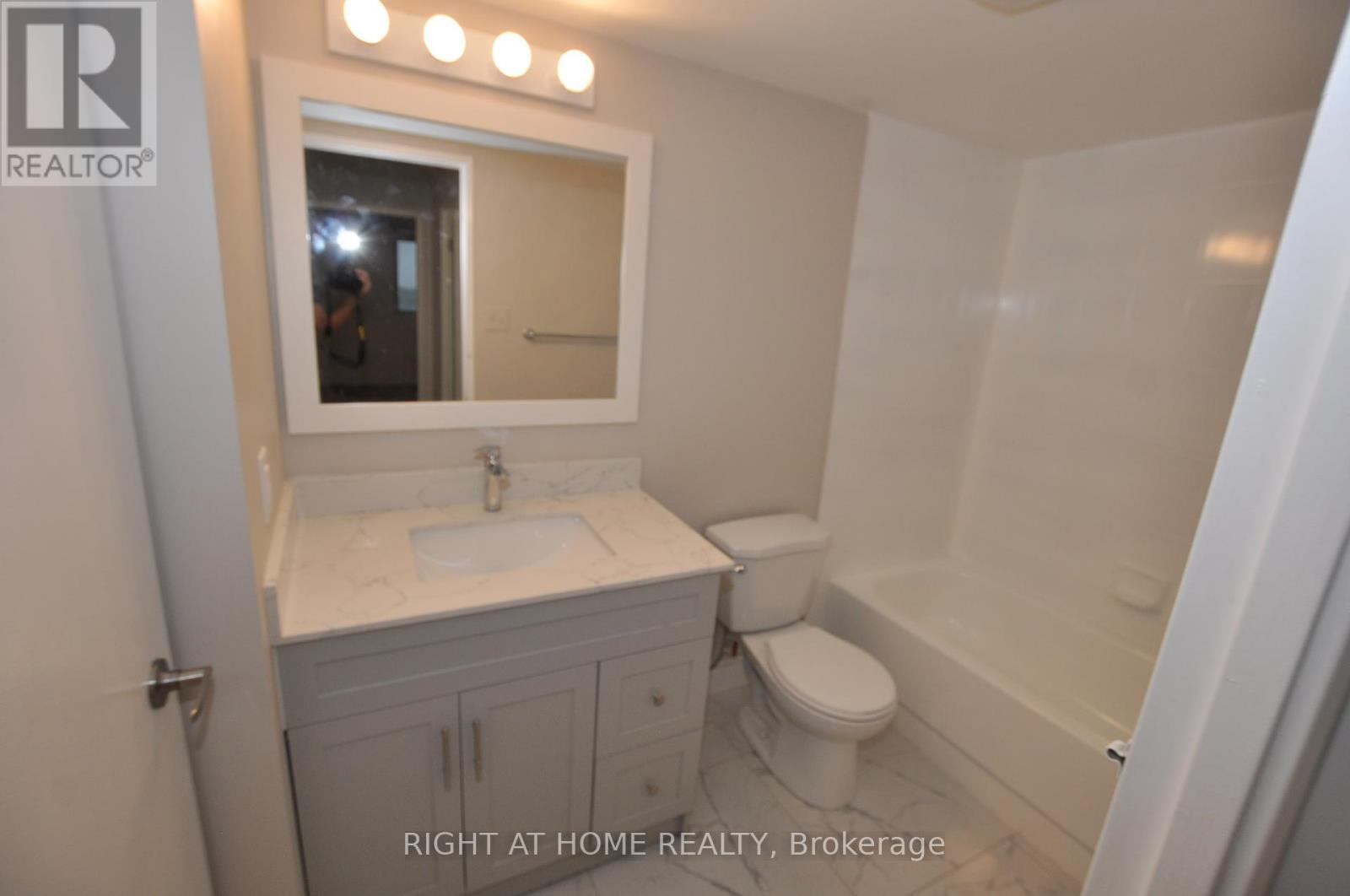 815 - 115 Hillcrest Avenue, Mississauga, Ontario  L5B 3Y9 - Photo 20 - W12458578