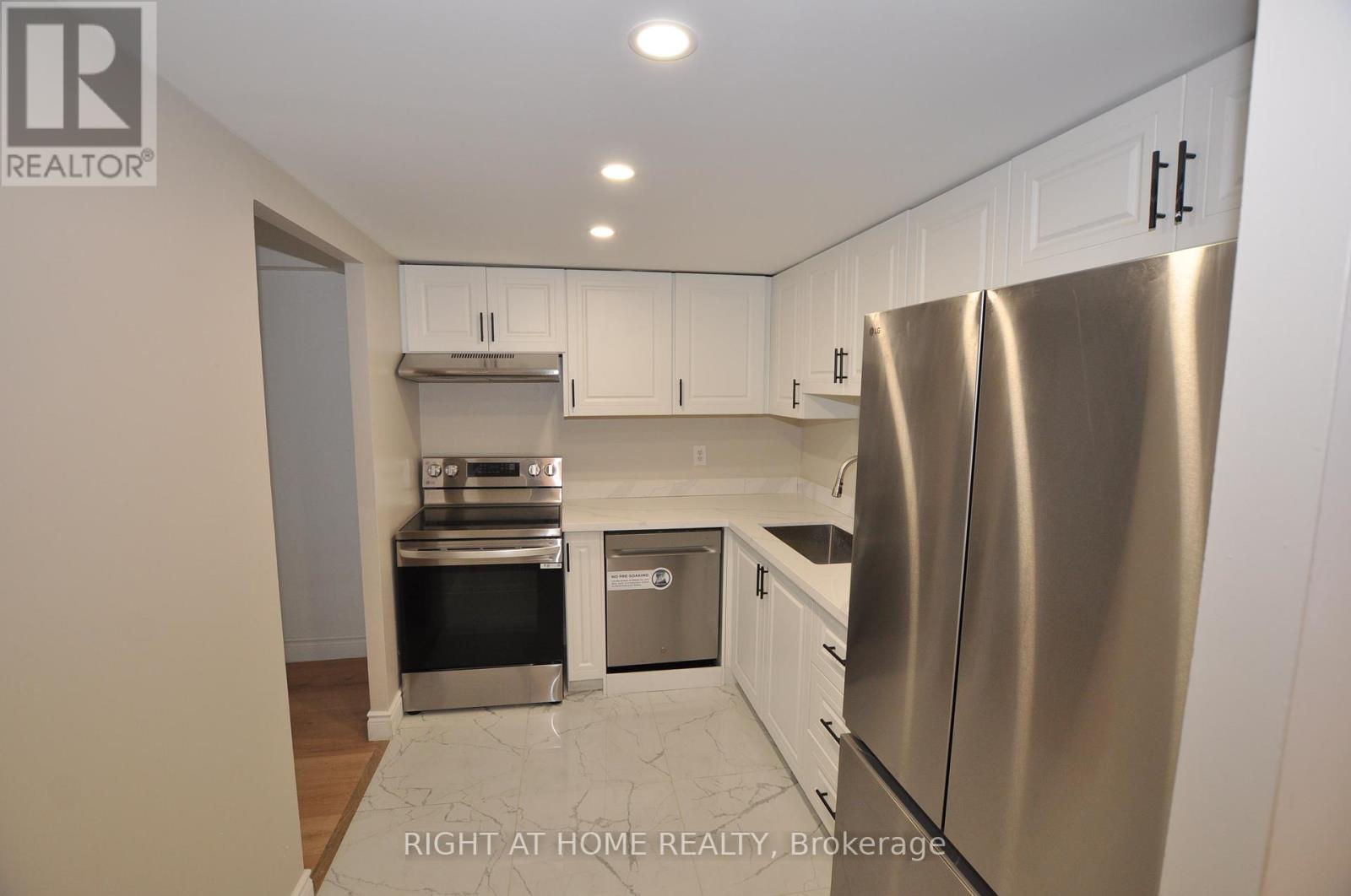 815 - 115 Hillcrest Avenue, Mississauga, Ontario  L5B 3Y9 - Photo 32 - W12458578