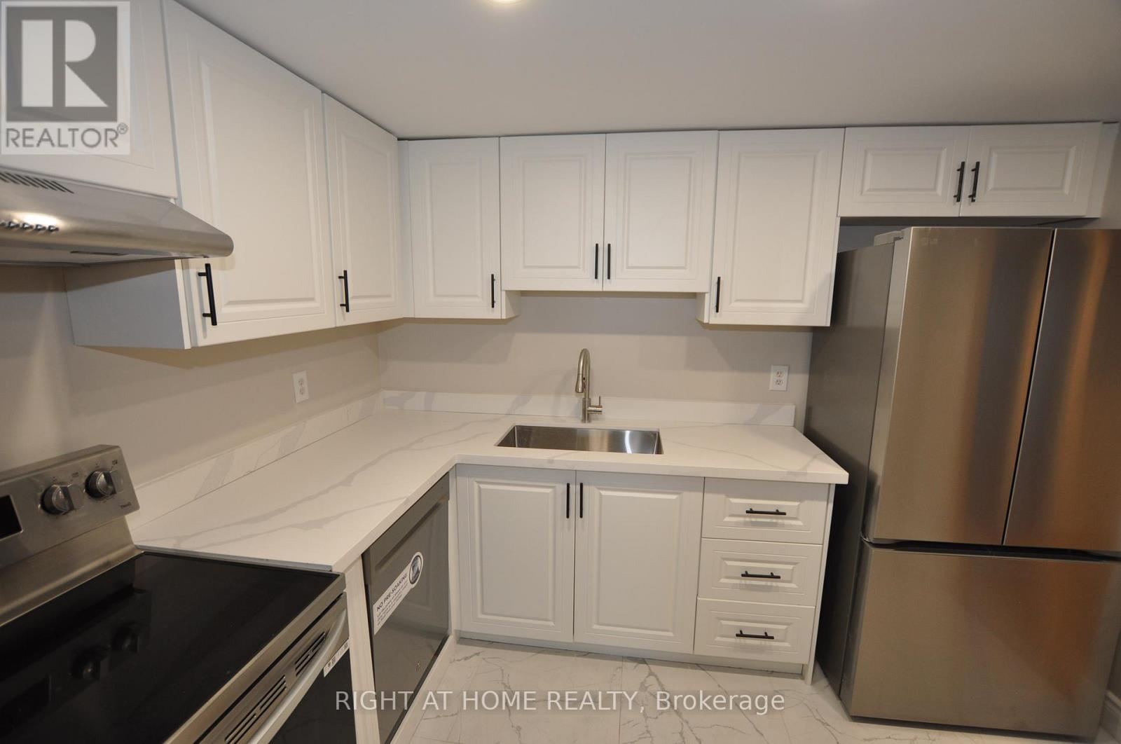 815 - 115 Hillcrest Avenue, Mississauga, Ontario  L5B 3Y9 - Photo 33 - W12458578