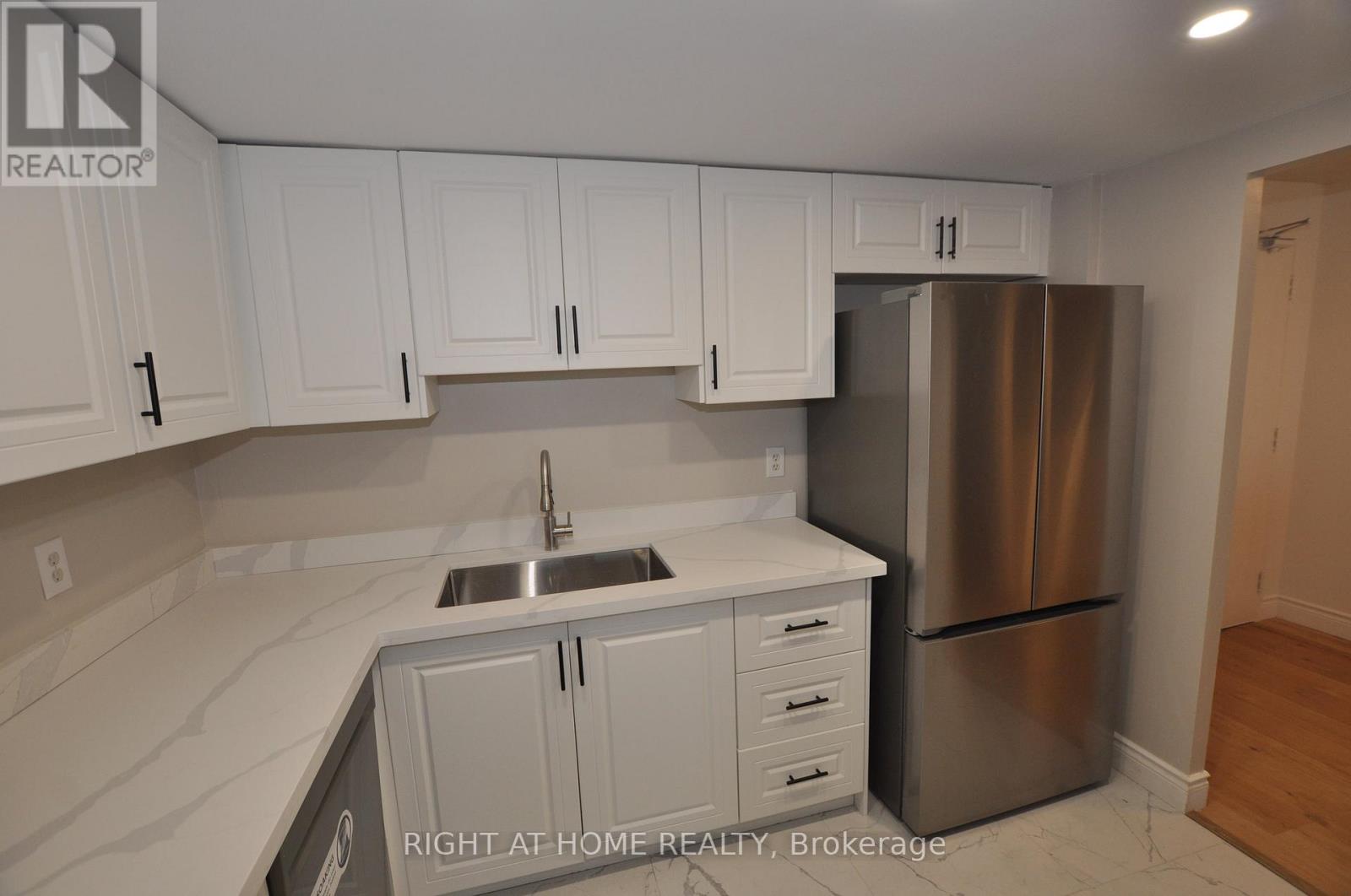 815 - 115 Hillcrest Avenue, Mississauga, Ontario  L5B 3Y9 - Photo 34 - W12458578