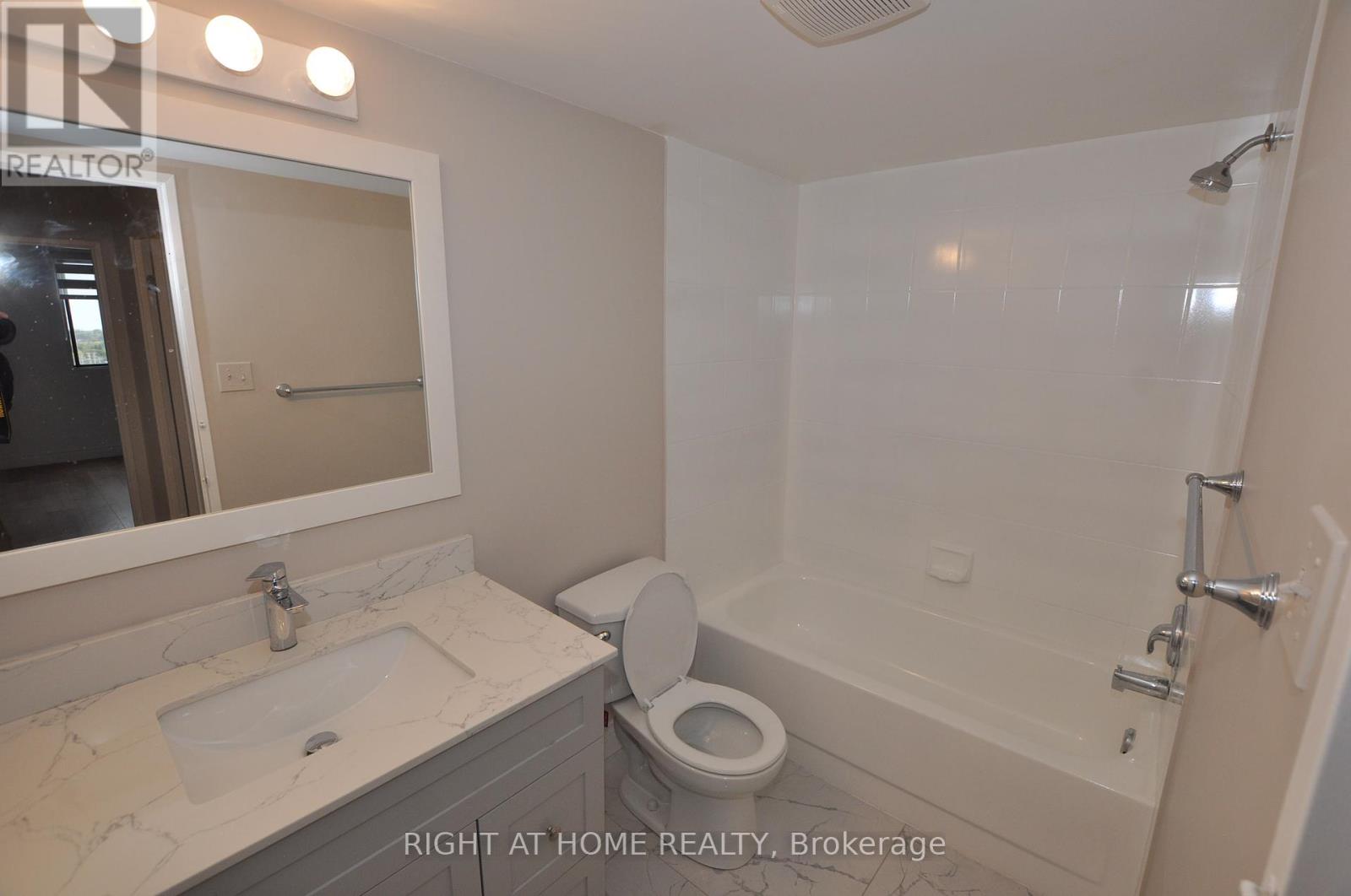 815 - 115 Hillcrest Avenue, Mississauga, Ontario  L5B 3Y9 - Photo 36 - W12458578