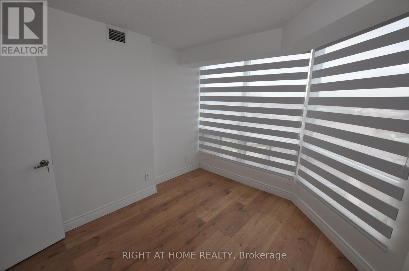 815 - 115 Hillcrest Avenue, Mississauga, Ontario  L5B 3Y9 - Photo 43 - W12458578
