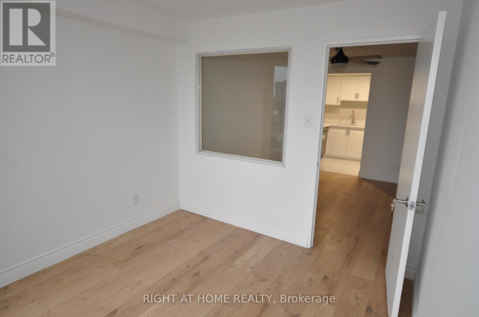 815 - 115 Hillcrest Avenue, Mississauga, Ontario  L5B 3Y9 - Photo 8 - W12458578
