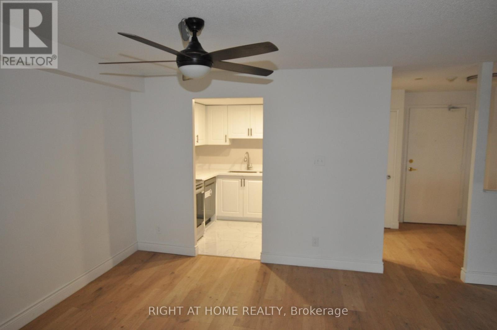 815 - 115 Hillcrest Avenue, Mississauga, Ontario  L5B 3Y9 - Photo 9 - W12458578