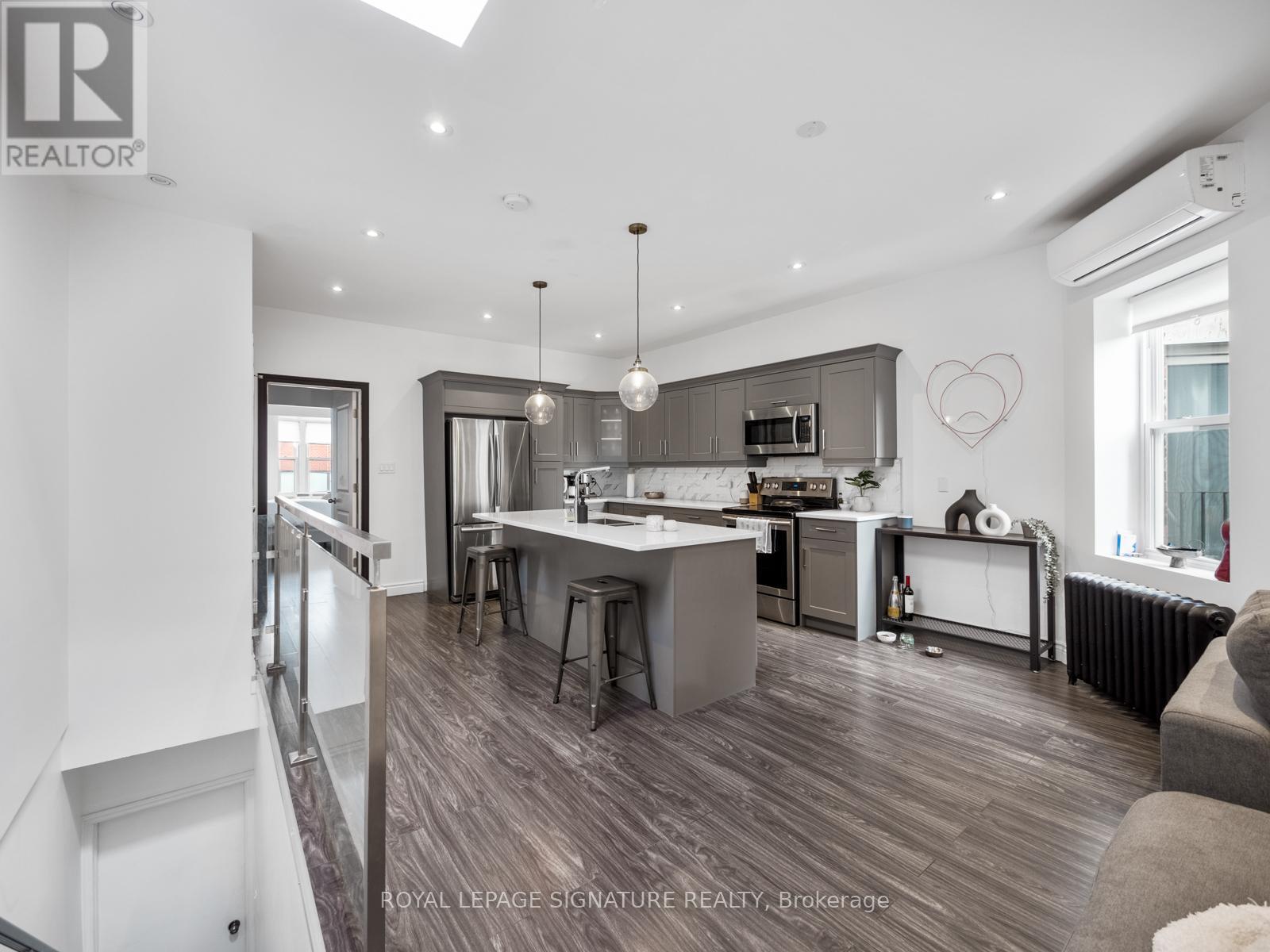 3RD LVL - 2243 DUNDAS STREET W, Toronto, Ontario