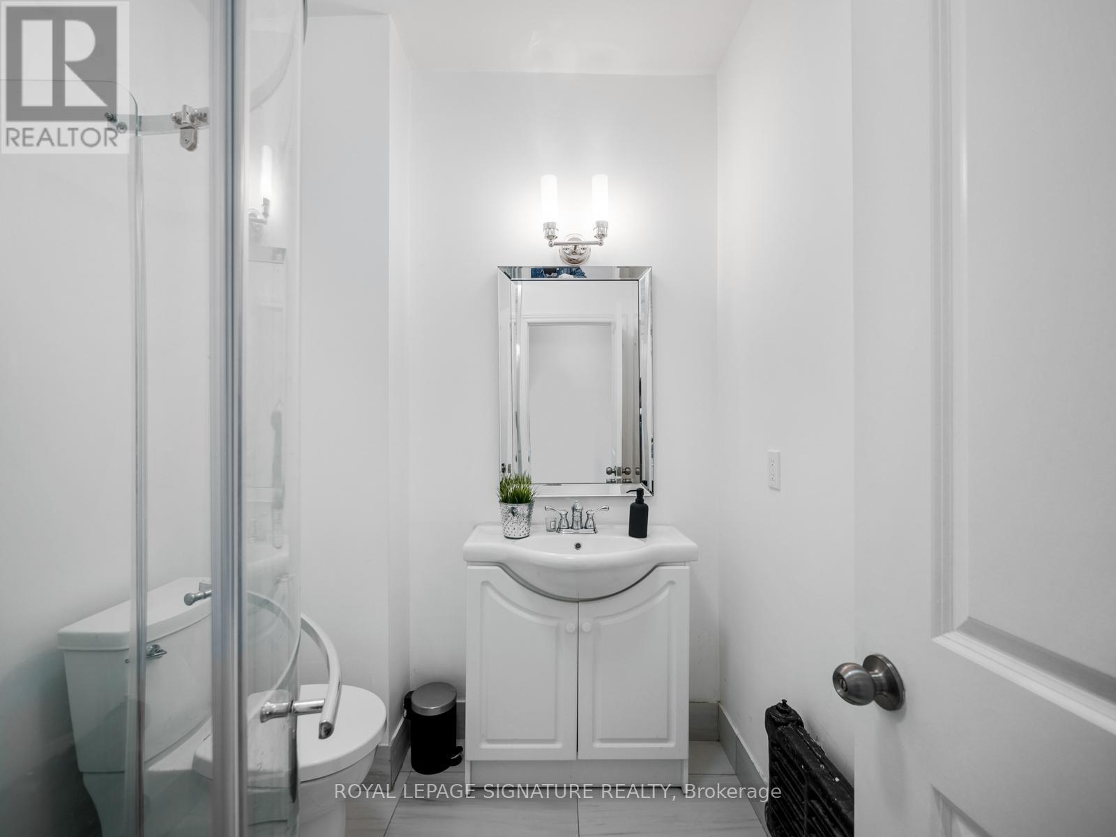3rd Lvl - 2243 Dundas Street W, Toronto, Ontario  M6R 1X6 - Photo 11 - W12458583