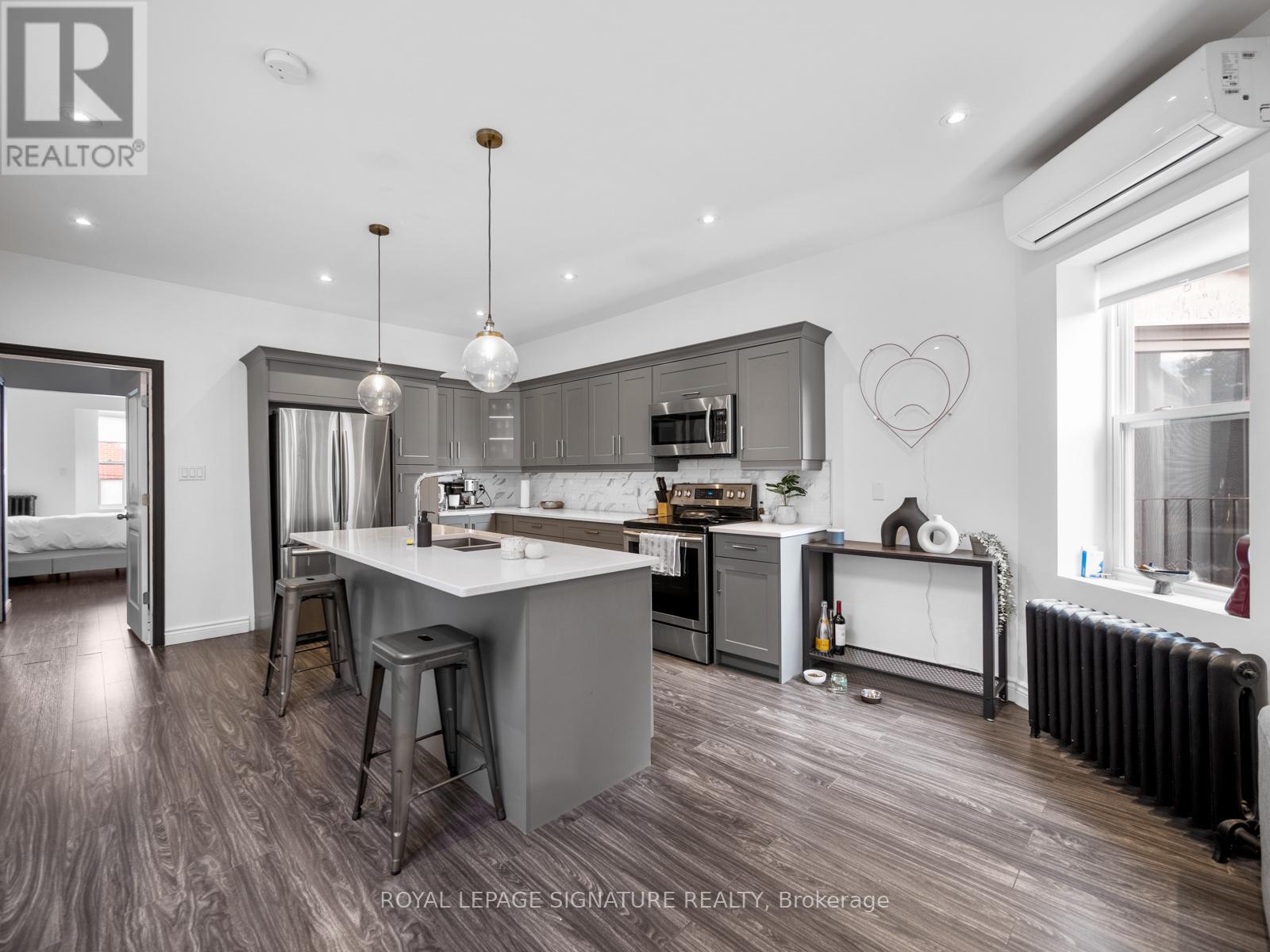 3rd Lvl - 2243 Dundas Street W, Toronto, Ontario  M6R 1X6 - Photo 2 - W12458583