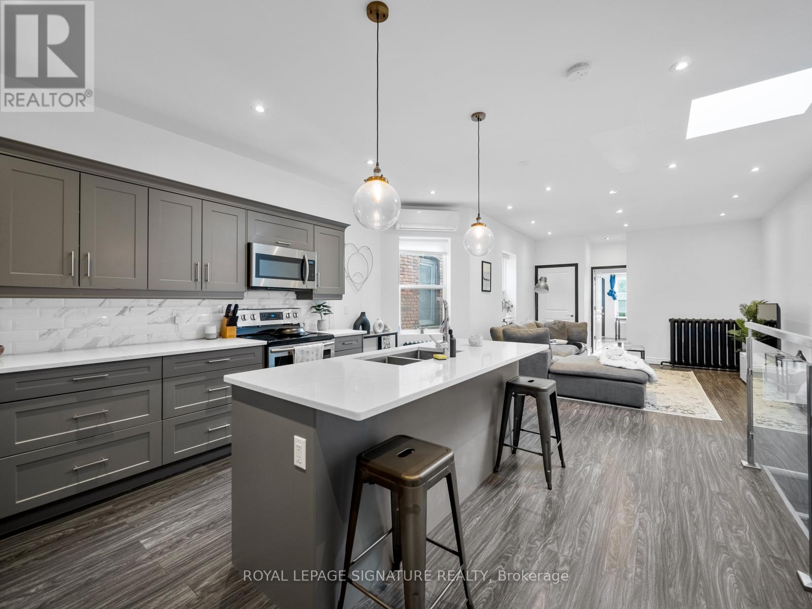 3rd Lvl - 2243 Dundas Street W, Toronto, Ontario  M6R 1X6 - Photo 5 - W12458583