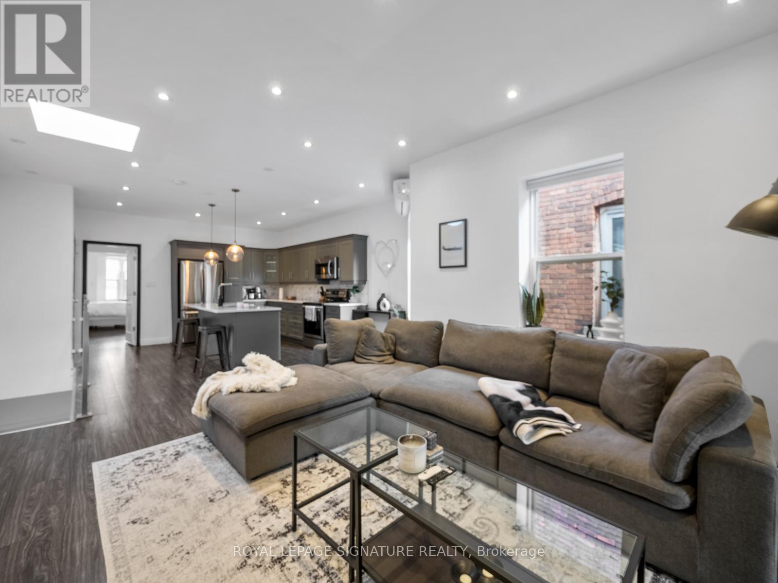 3rd Lvl - 2243 Dundas Street W, Toronto, Ontario  M6R 1X6 - Photo 6 - W12458583
