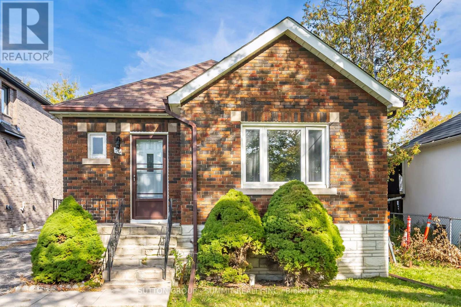 56 ASH CRESCENT, Toronto, Ontario