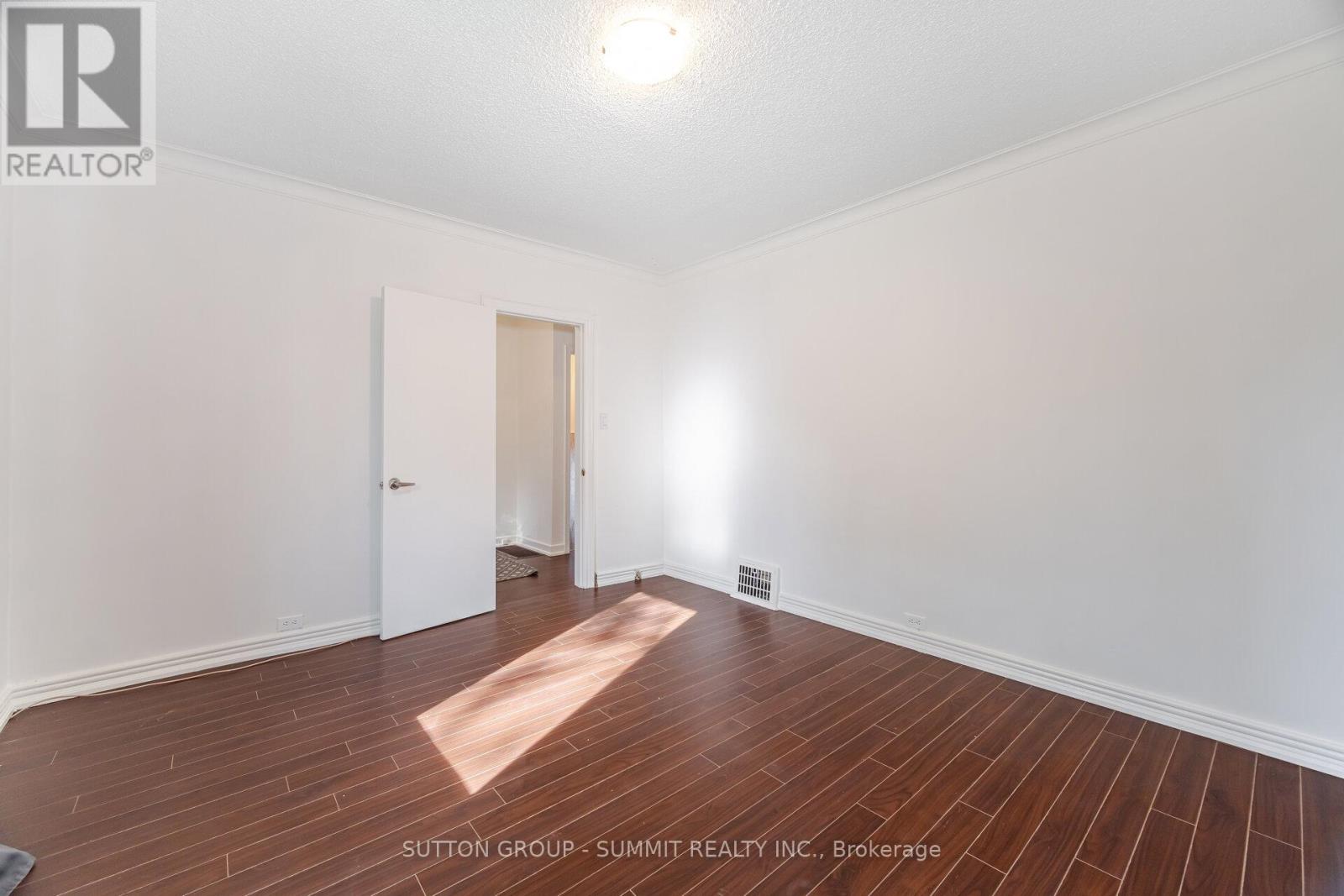 56 Ash Crescent, Toronto, Ontario  M8W 1E6 - Photo 10 - W12458591