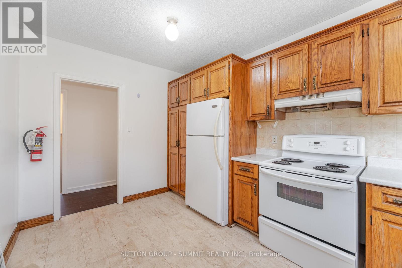 56 Ash Crescent, Toronto, Ontario  M8W 1E6 - Photo 14 - W12458591